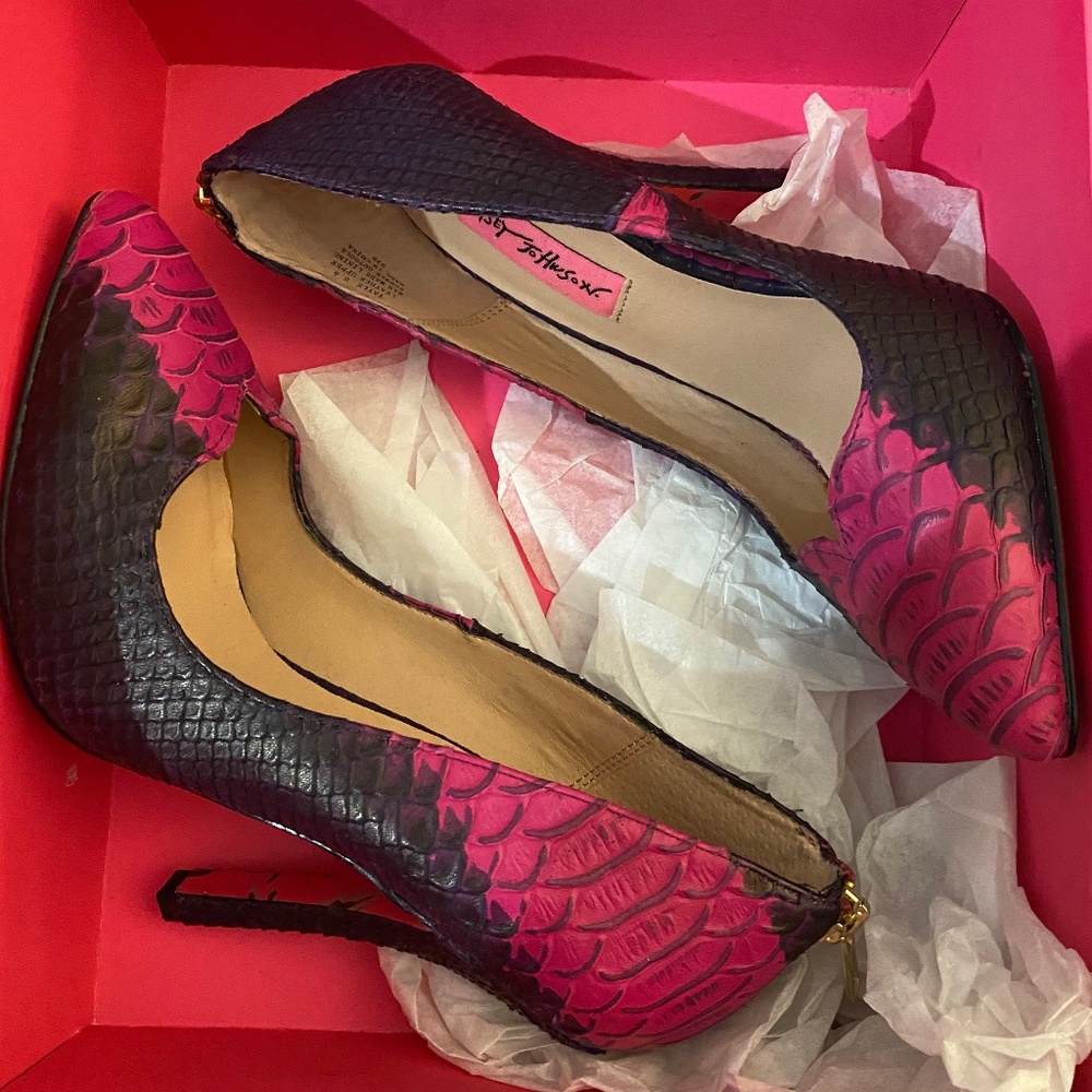 Betsey Johnson Taylor pumps Size 6 NWB